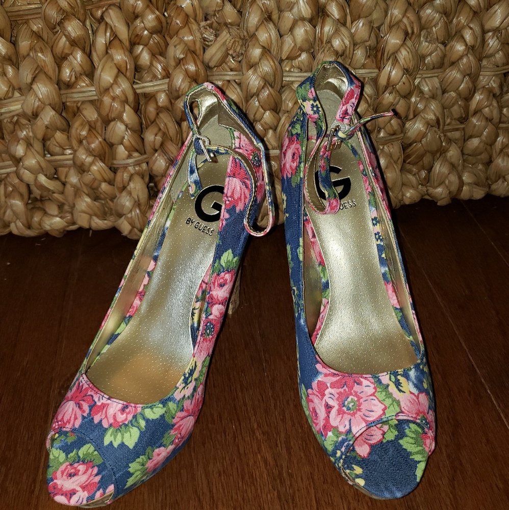 Guess brand flower print ankle strap heals.